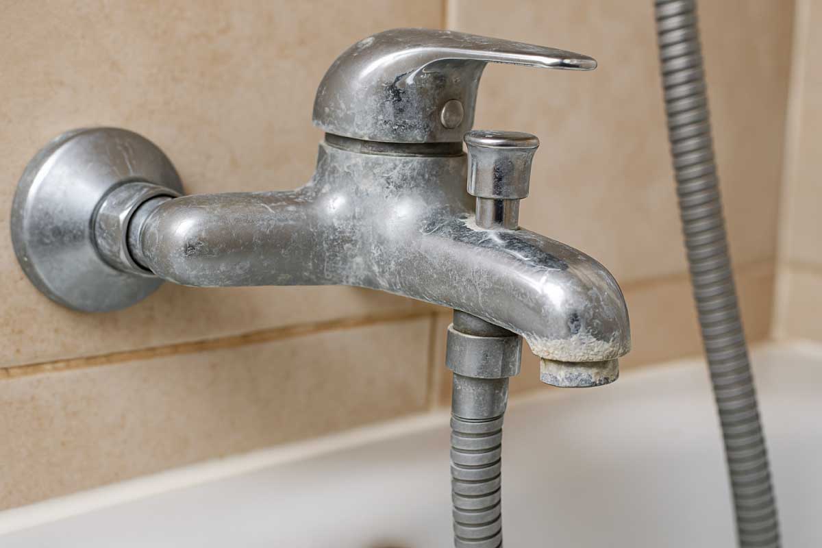 Control de cal en Burgos, grifo con cal